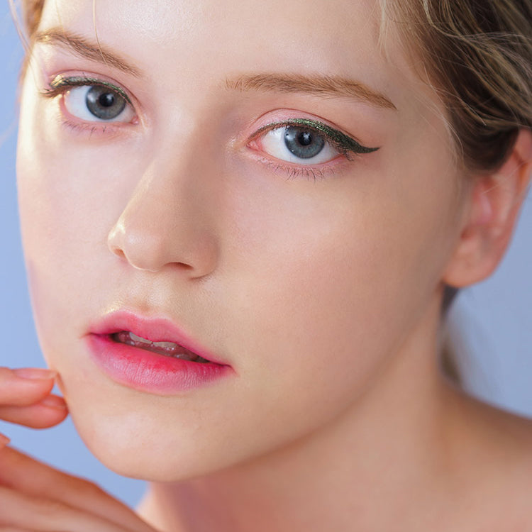 Dazzling Liquid Eyeliner
